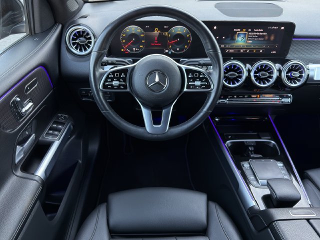 Used 2022 Mercedes-Benz GLB 250 4MATIC w/ Premium Package Lite image 13