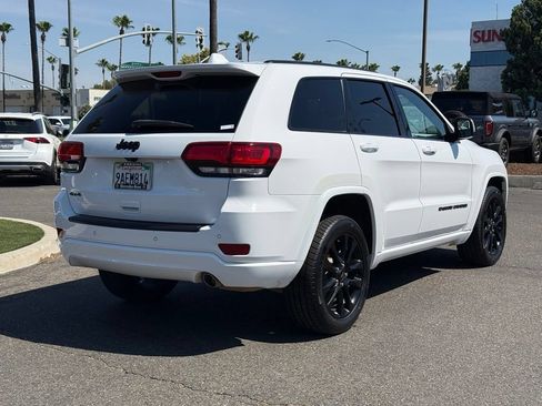 Used 2022 Jeep Grand Cherokee Laredo X AWD/4WD image 8