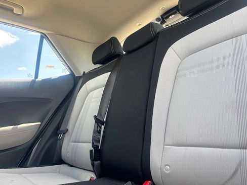 Used 2025 Hyundai Venue SEL FWD image 32