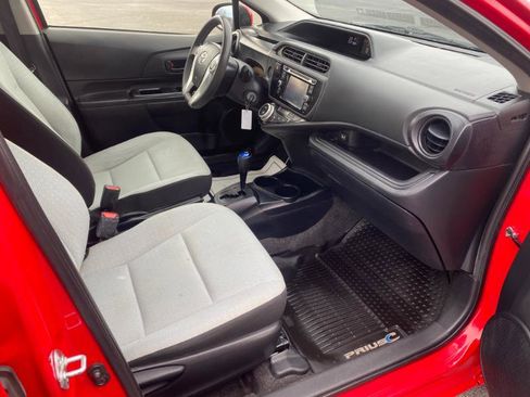 Used 2016 Toyota Prius C One image 16