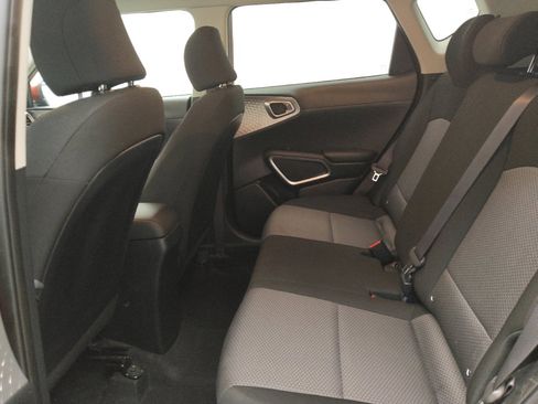 Used 2020 Kia Soul LX image 18