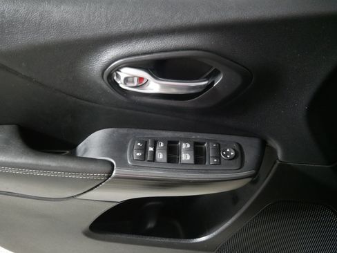 Used 2017 Jeep Cherokee Limited AWD/4WD image 19
