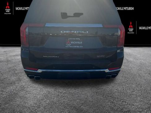 Used 2025 GMC Yukon XL Denali AWD/4WD image 5