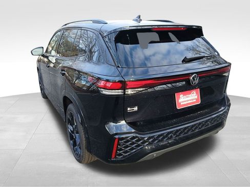 New 2026 Volkswagen Tiguan SE R-Line FWD image 3