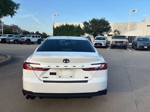 Used 2025 Toyota Camry SE w/ Convenience Package FWD image 6