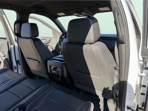 Used 2022 GMC Yukon XL SLT w/ SLT Luxury Package image 38