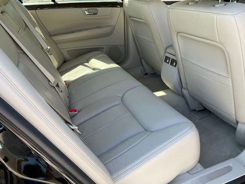 Used 2011 Cadillac DTS FWD image 17