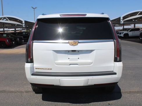 Used 2020 Cadillac Escalade Luxury RWD image 4