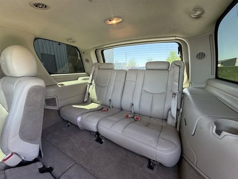 Used 2005 Cadillac Escalade AWD image 12