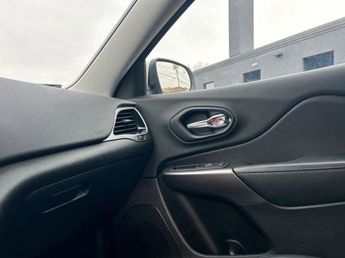 Used 2020 Jeep Cherokee Limited image 20