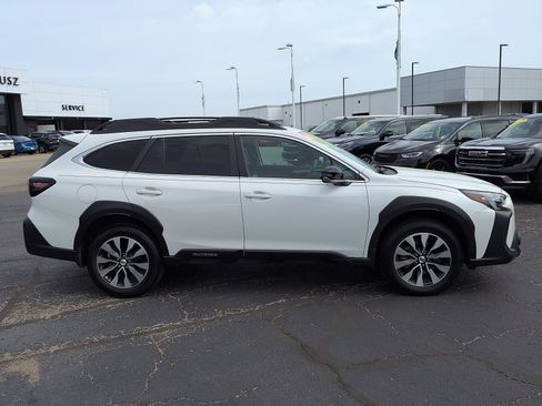 Used 2025 Subaru Outback Limited AWD/4WD image 2