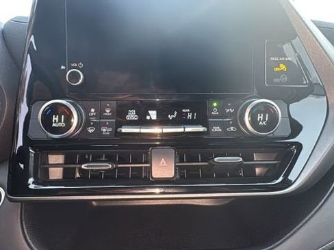 Used 2024 Toyota Highlander LE image 20