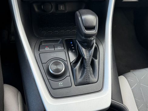 Certified 2021 Toyota RAV4 XLE image 19