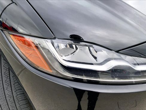 Used 2019 Jaguar F-PACE Portfolio image 26