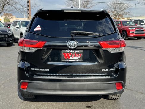 Used 2019 Toyota Highlander XLE image 19