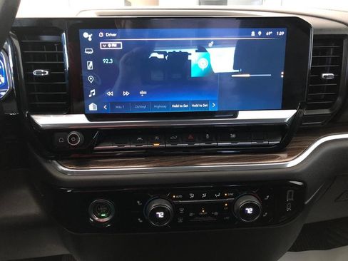 Used 2023 Chevrolet Silverado 1500 LT AWD/4WD image 16