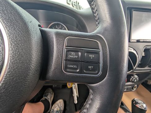 Used 2018 Jeep Wrangler Unlimited Sahara w/ Connectivity Group image 19