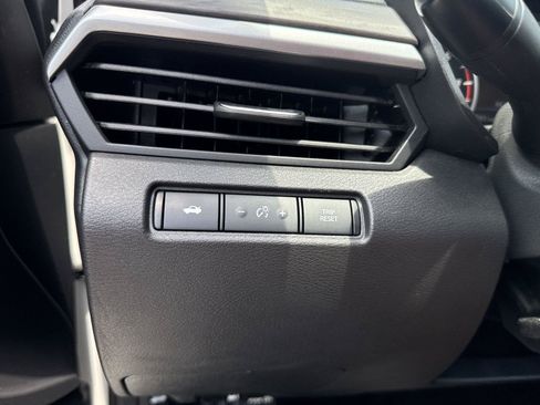 Used 2025 Nissan Altima 2.5 SV FWD image 19