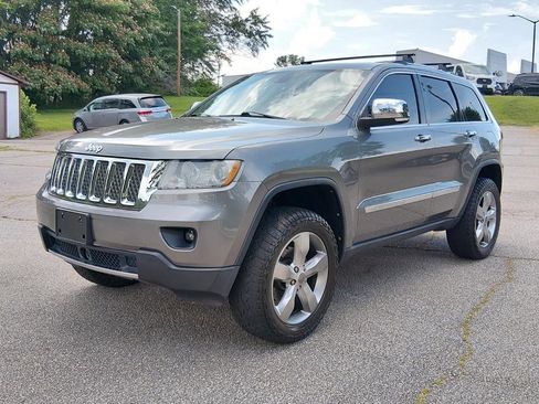 Used 2013 Jeep Grand Cherokee Overland w/ Advance Technology Group AWD/4WD image 8