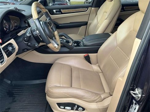 Used 2019 Porsche Cayenne E-Hybrid image 22