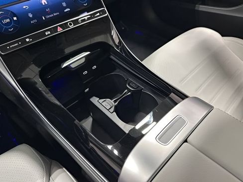 Used 2025 Mercedes-Benz C 300 4MATIC Sedan image 27
