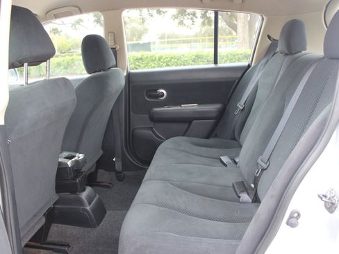 Used 2011 Nissan Versa 1.8 S image 6