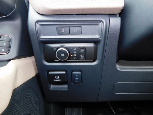 Used 2024 Ford Expedition Limited image 38