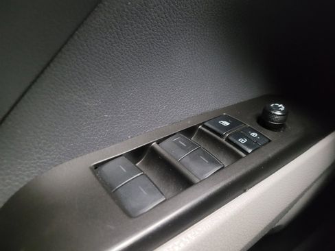 Used 2021 Toyota Camry SE image 27