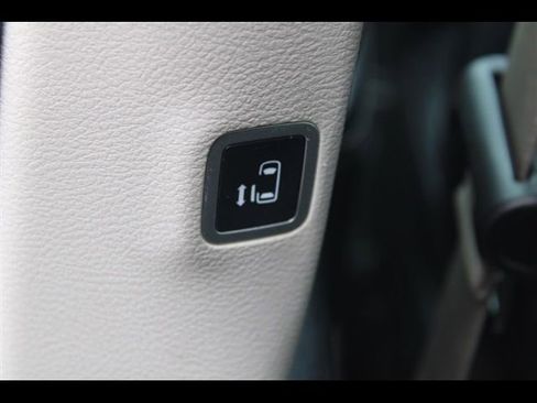 Used 2022 Chrysler Pacifica Touring-L FWD image 26
