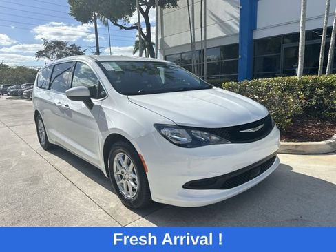 Used 2023 Chrysler Voyager LX image 18