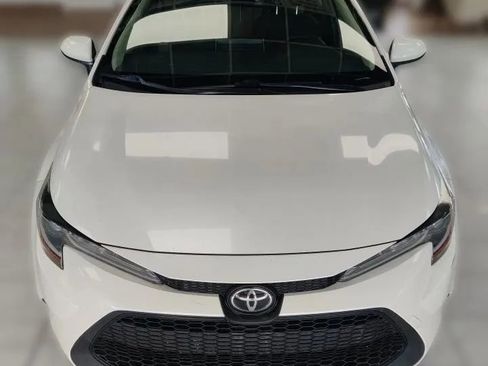 Used 2021 Toyota Corolla LE image 2