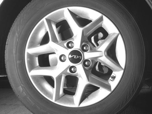 Used 2025 Kia Soul LX w/ LX Technology Package image 13