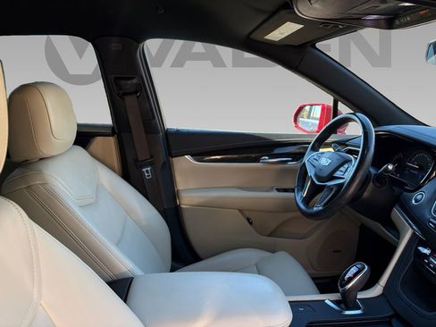 Used 2019 Cadillac XT5 FWD image 8