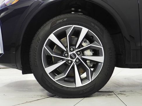 Used 2023 Audi Q5 2.0T Premium w/ Convenience Package image 5