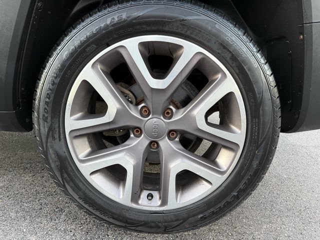 Used 2015 Jeep Renegade Latitude AWD/4WD image 23