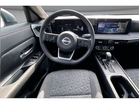 Used 2025 Nissan Kicks SV image 5