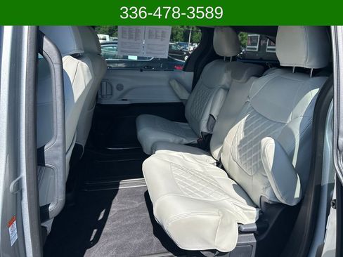 Used 2025 Toyota Sienna LE w/ LE Plus Package FWD image 24