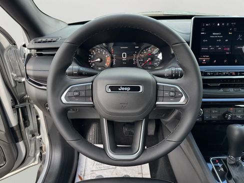 New 2026 Jeep Compass Latitude image 19