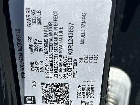 Used 2024 Chevrolet Colorado LT RWD image 32