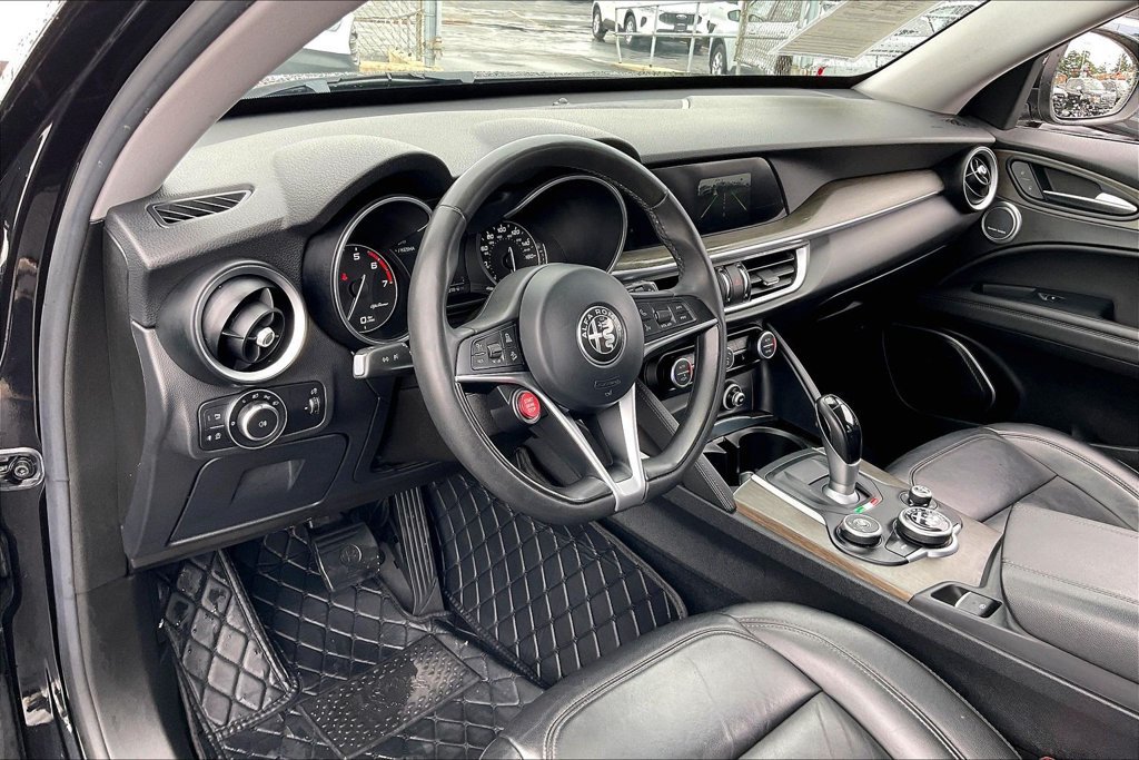 Used 2018 Alfa Romeo Stelvio Ti AWD/4WD image 13