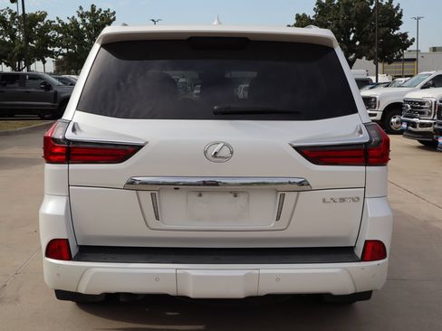 Used 2019 Lexus LX 570 4WD w/ Luxury Package image 4
