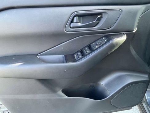 Used 2024 Nissan Rogue S image 14