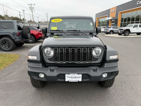 Used 2025 Jeep Wrangler Sport image 4