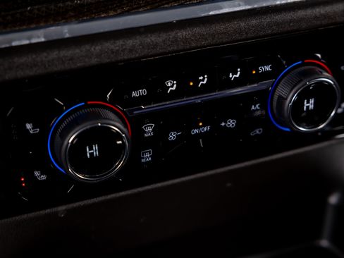 Used 2025 Chevrolet Silverado 3500 LT image 15