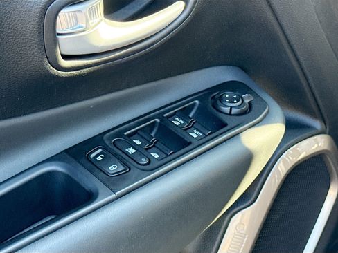 Used 2023 Jeep Renegade Limited AWD/4WD image 8