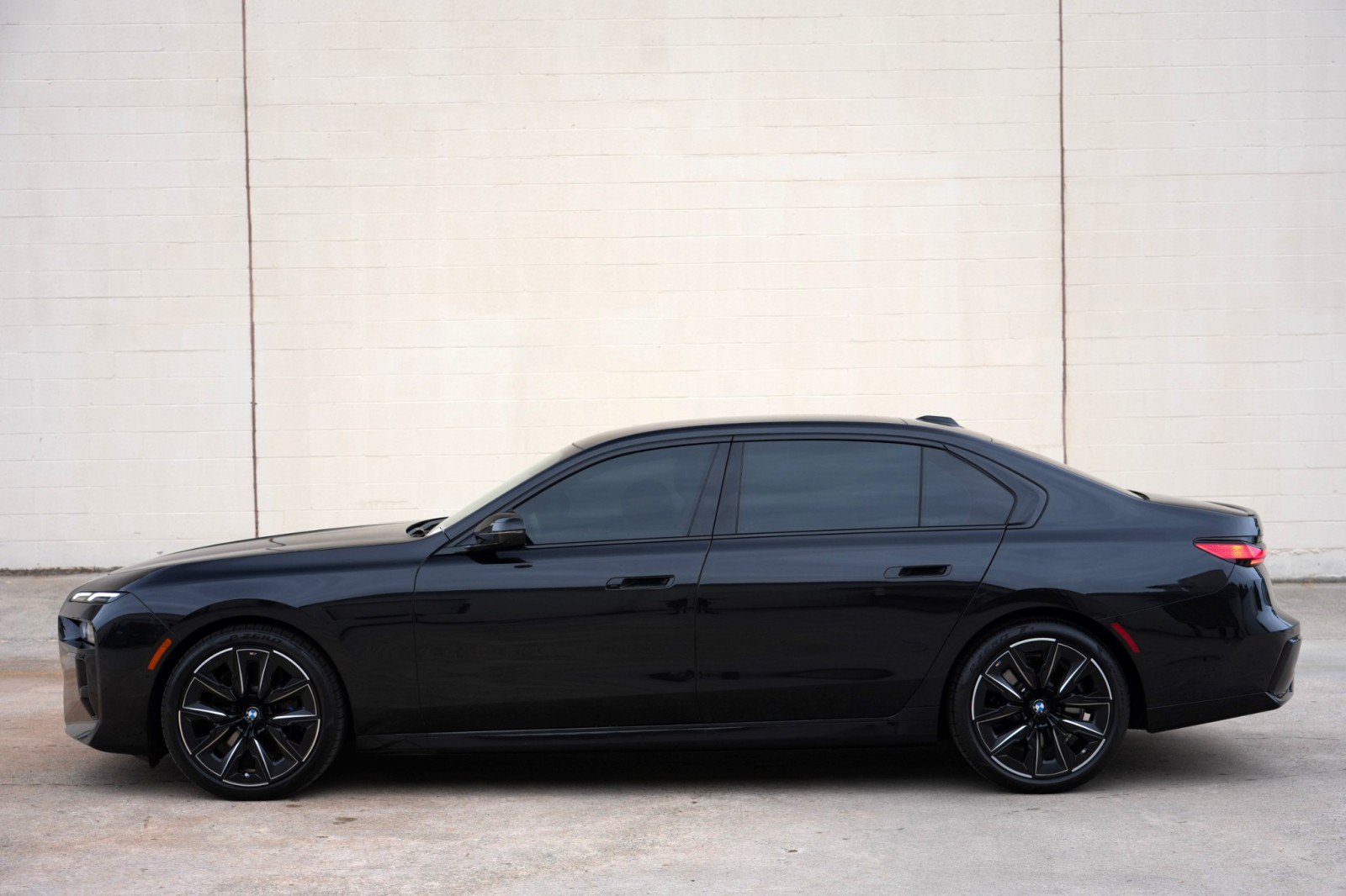 Used 2025 BMW 740i w/ Premium Package RWD image 68