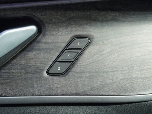 Used 2023 Jeep Grand Cherokee L Limited w/ Luxury Tech Group II image 22