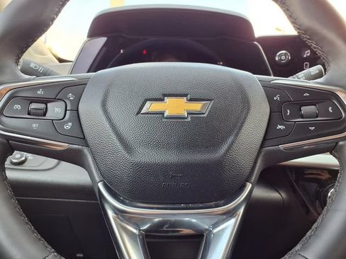Used 2025 Chevrolet Trax LT w/ LT Convenience Package FWD image 15