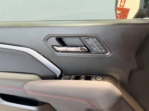 Used 2024 Chevrolet Colorado Z71 w/ Z71 Convenience Package 2 image 24