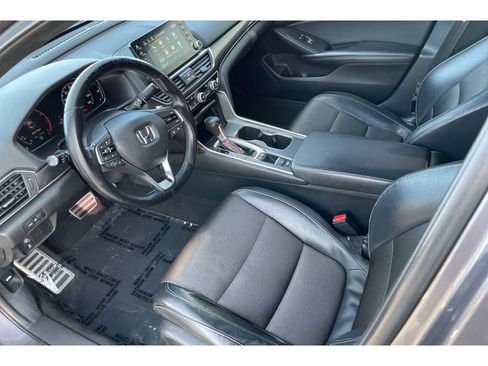 Used 2018 Honda Accord Sport image 9